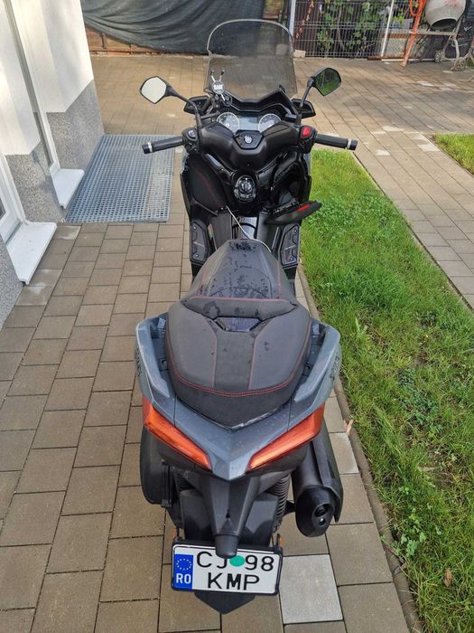 YAMAHA X-MAX 300 Tech MAX (2021) – Far LED Intact – Motor OK – Pentru Dezmembrare/Proiect