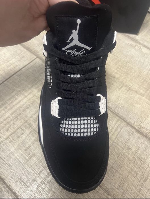 Papuci Jordan 4 Retro