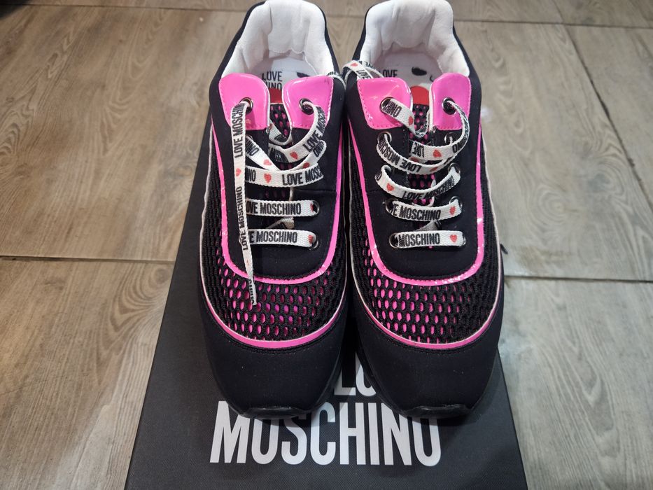 Adidasi moschino damă.