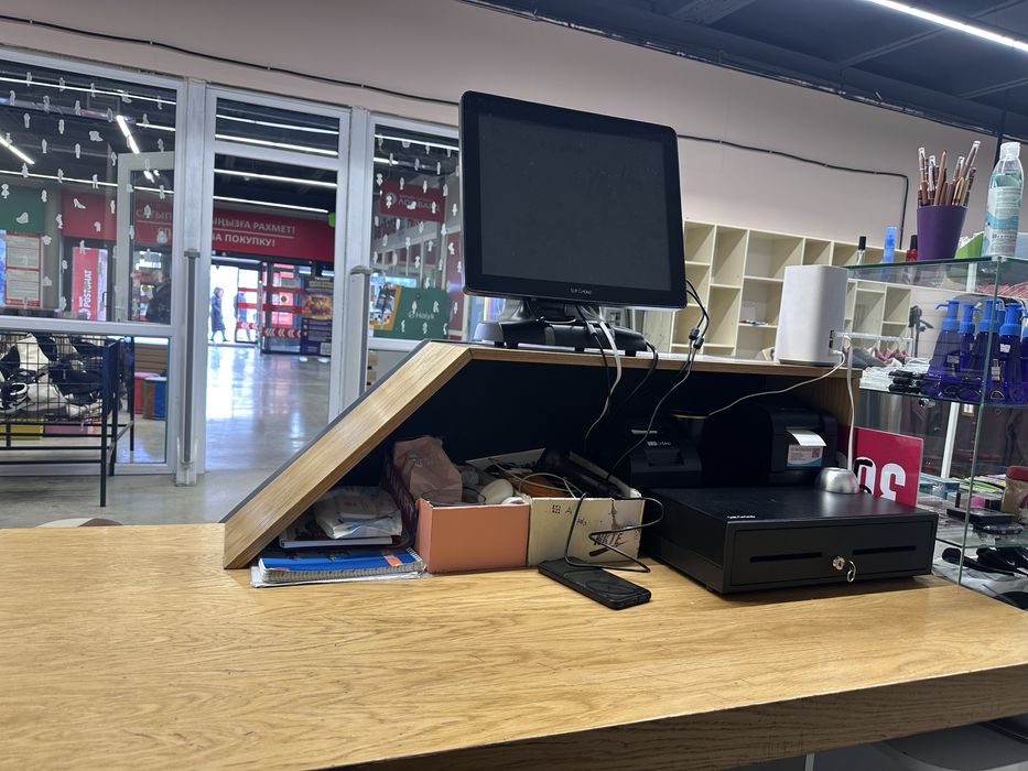 Кассовый ресепшн стол