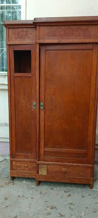 Продаётся антиквариат шкаф