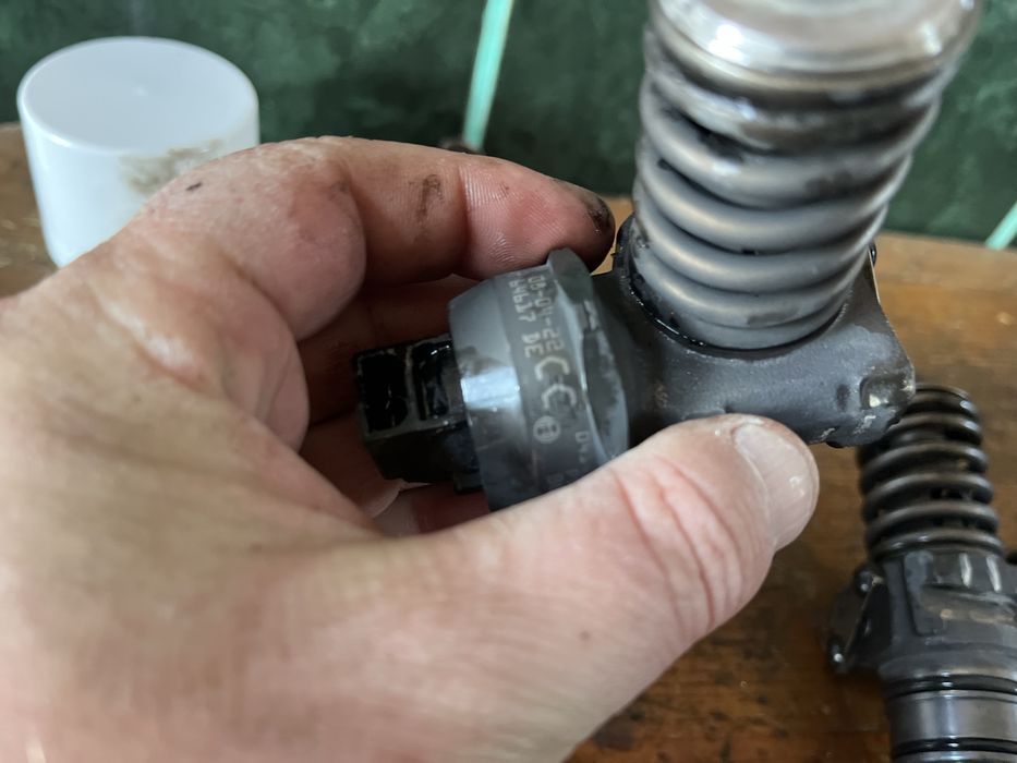Injector injectiare ser vw touareg 2,5 tdi cod cc si ce