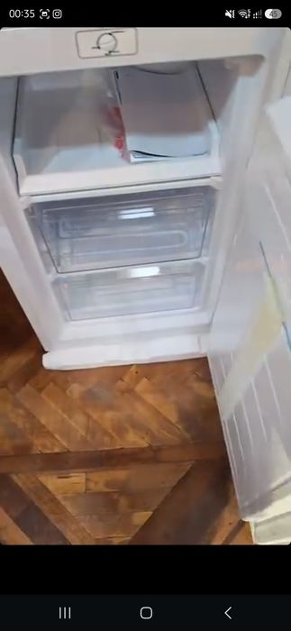 Продам мини  морозильник почти новый