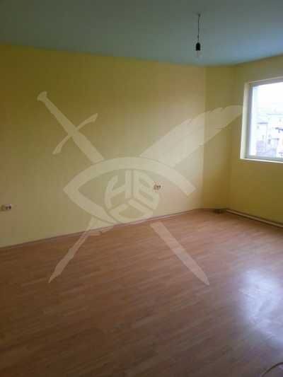 Дава се под наем Двустаен апартамент в Варна, Колхозен пазар - 78 кв.м за 348.84 € - Снимка #2