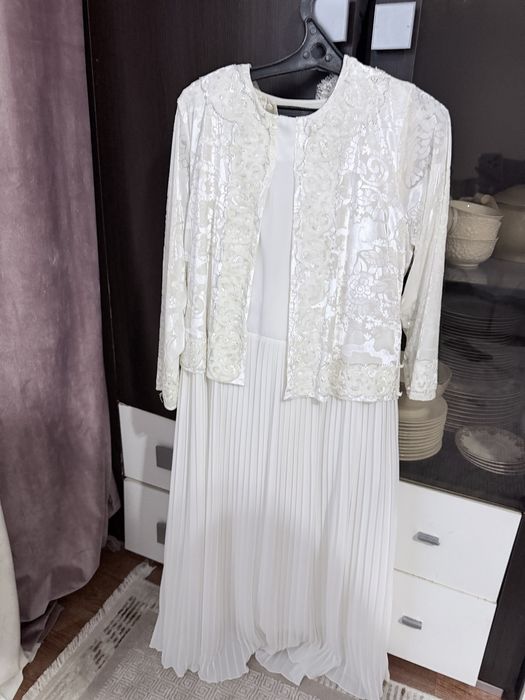 Көйлек сатылады 25мыңға алғанмын 20мыңға беремін.