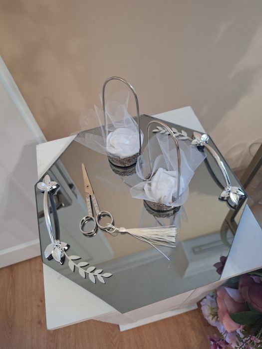 Табла за годежни пръстени и комплект за кафе