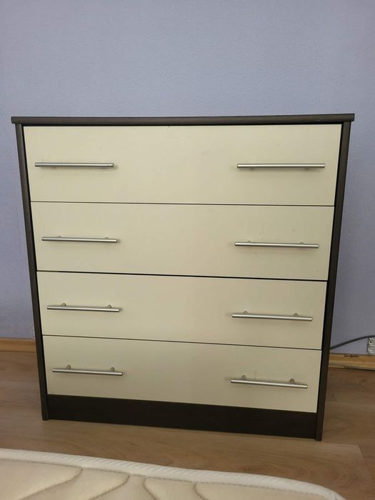 Продавам комплект спалня с матрак – отлично състояние!