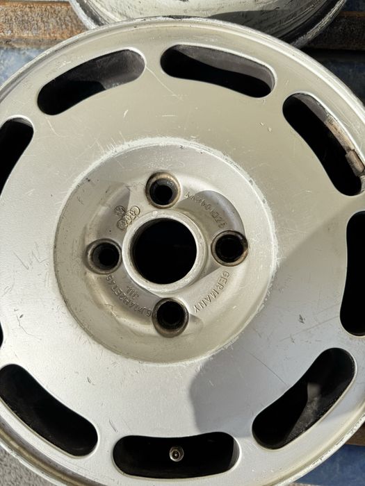 Продам оригинальные литые диски Audi