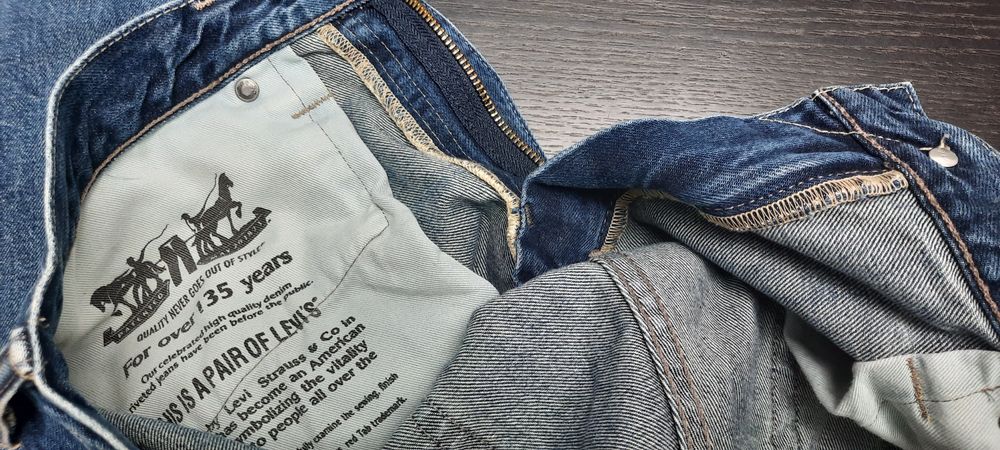 Blugi Levi Strauss