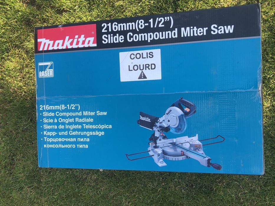 Makita LS0815FLN fierestrau pentru taieri inclinate, cu sina cu glisier dublu.