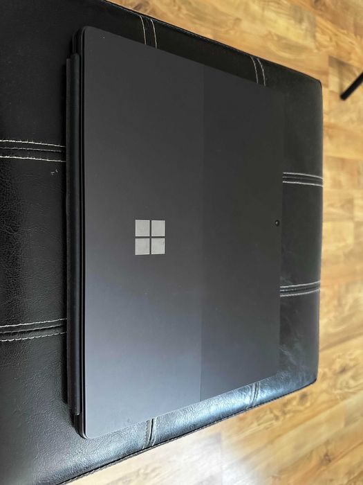 Microsoft Surface pro 9 - Счупен дисплей, но работи перфектно