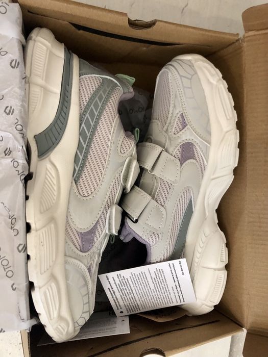 Новые. Качнственные кроссовки.