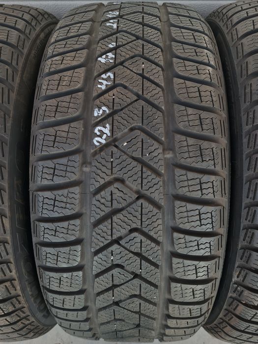 Зимни гуми 4 броя Спорт П. PIRELLI SottoZero3 225 45 R17 205 50 R17 дот 2216