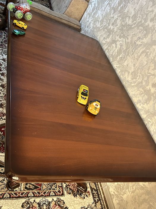 Стол со стульями из дерева (орех)