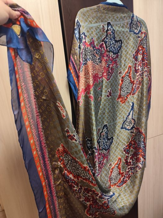 Louis Vuitton копринен шал
