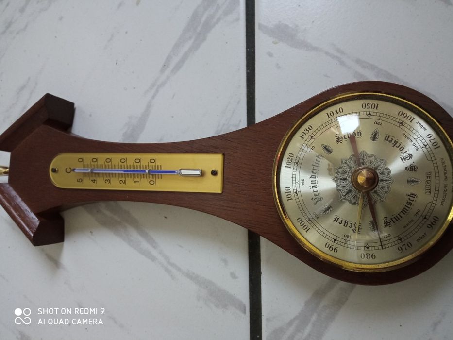 Немски барометър в дървена основа!