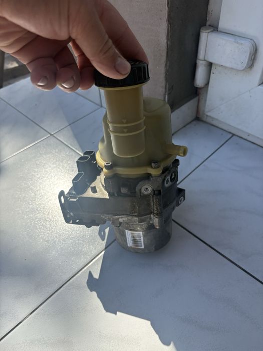 Vand pompa servo electrica logan 2