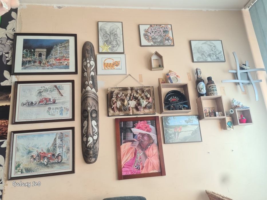 Продавам различни картини.