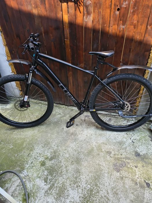 Vând bicicleta cube În stare bună are roți 29 și frâne pe ulei