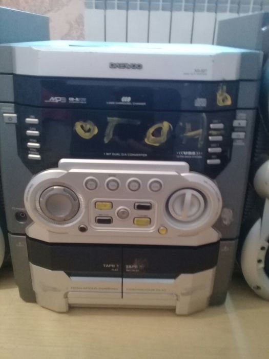 Музыкальный центр отличино качаеть