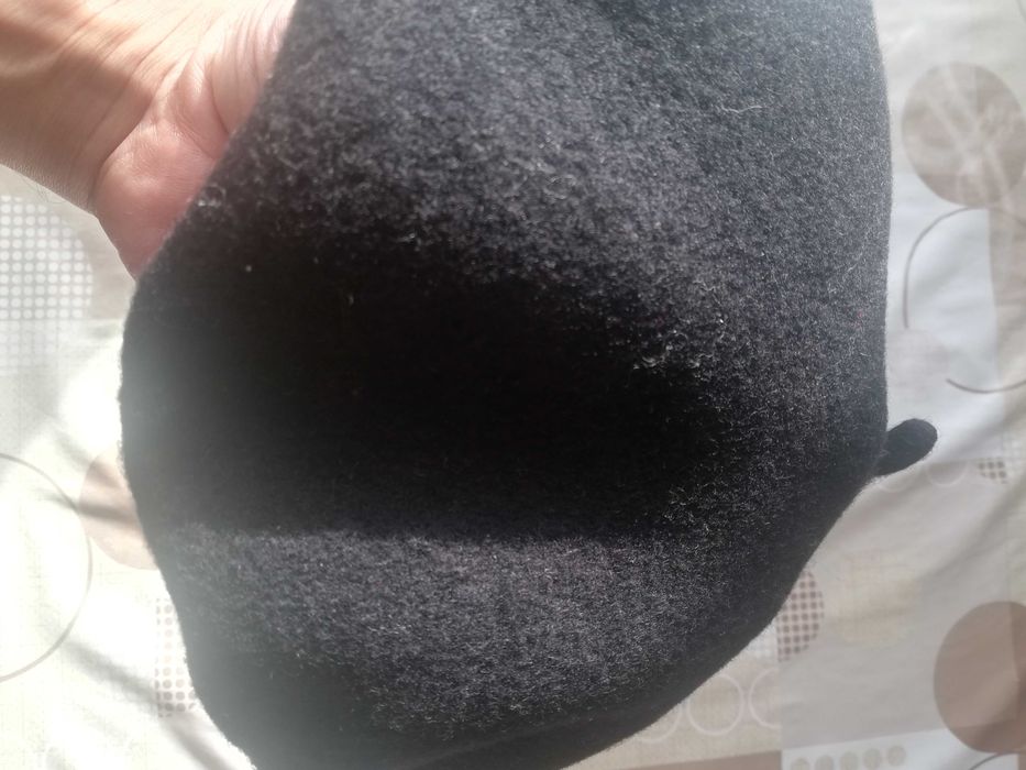 Продам б/у женские беретки