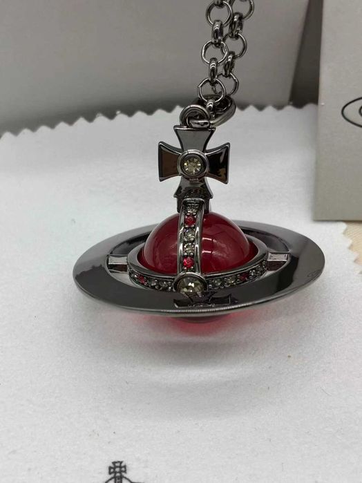 Vivienne Westwood кoлиe