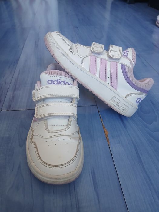 Продавам маратонки adidas