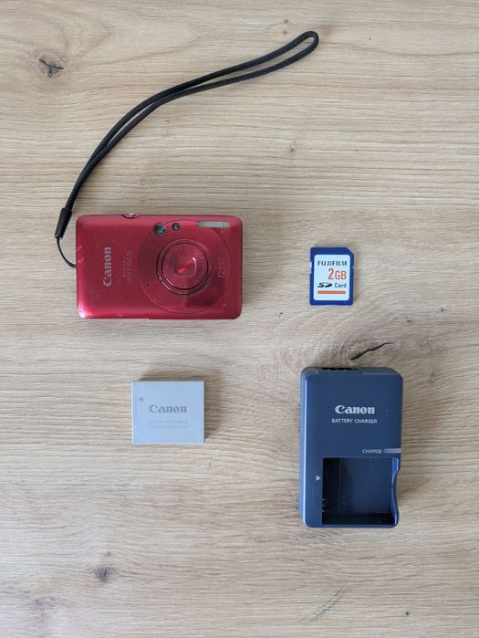 Canon IXUS 100 IS - РЕТРО СНИМКИ стил Y2K (Year 2000) Дигитален Фотоапарат