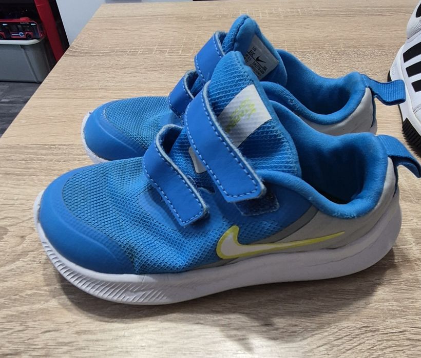 Маратонки адидас