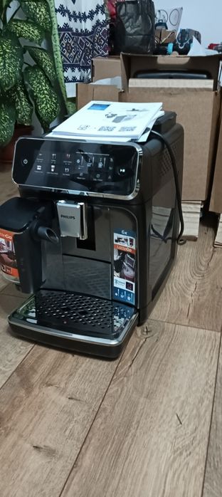 NOU Espresor Automat Philips Seria 3300 EP3341/50