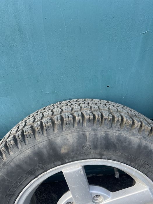 Продам комплект колес , диски нива