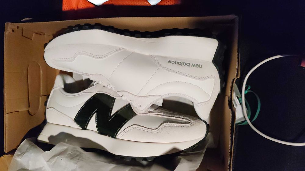 Adidași de vanzare