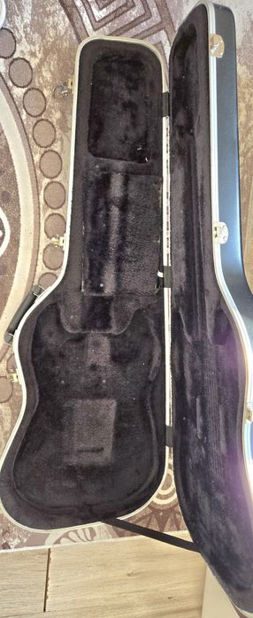 Продавам Фемдер кейс