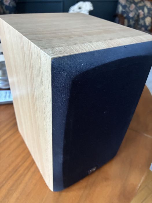 Продавам букшелфс тонколони monitor audio