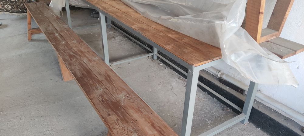 Стол со скамейками