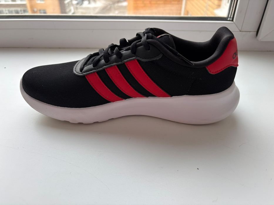 Кроссовки Адидас. 40.5. Красно-чёрные
