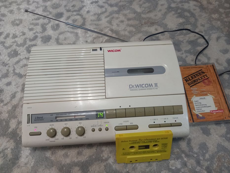 Кассетный магнитафон и радио