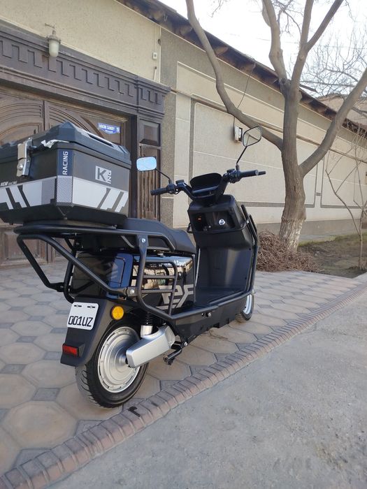 Скутер супер едет класно и мошно