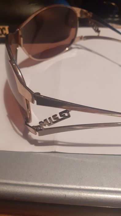 Слънчеви очила ESCADA.