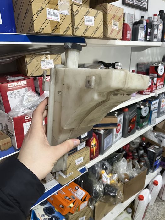 Бочок антифриза Nissan Tiida