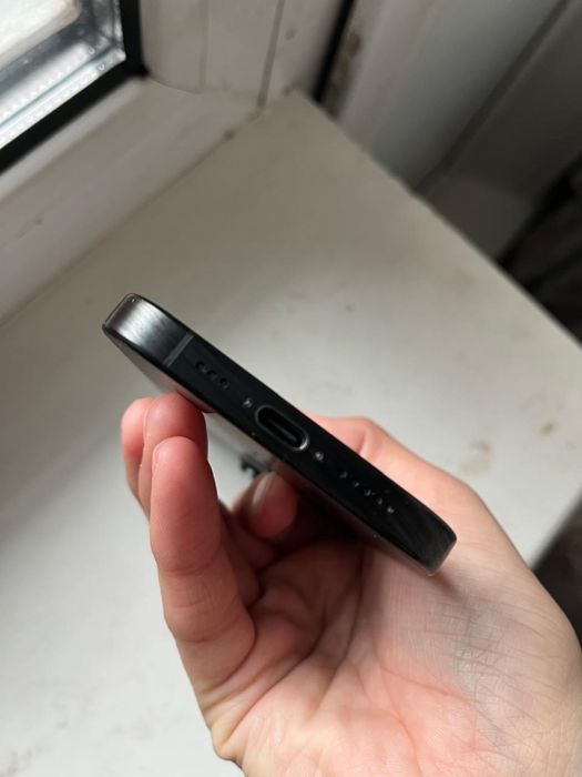 Айфон 16 про продаю