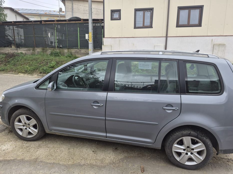 Vând Volkswagen Touran 2.0 TDI