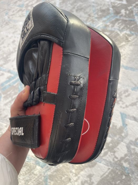 Продам Оригинальные лапы . коженные для бокса