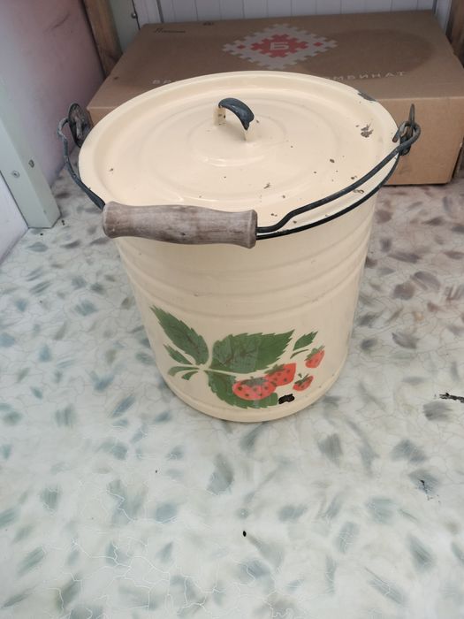 Продам ведро и канистру