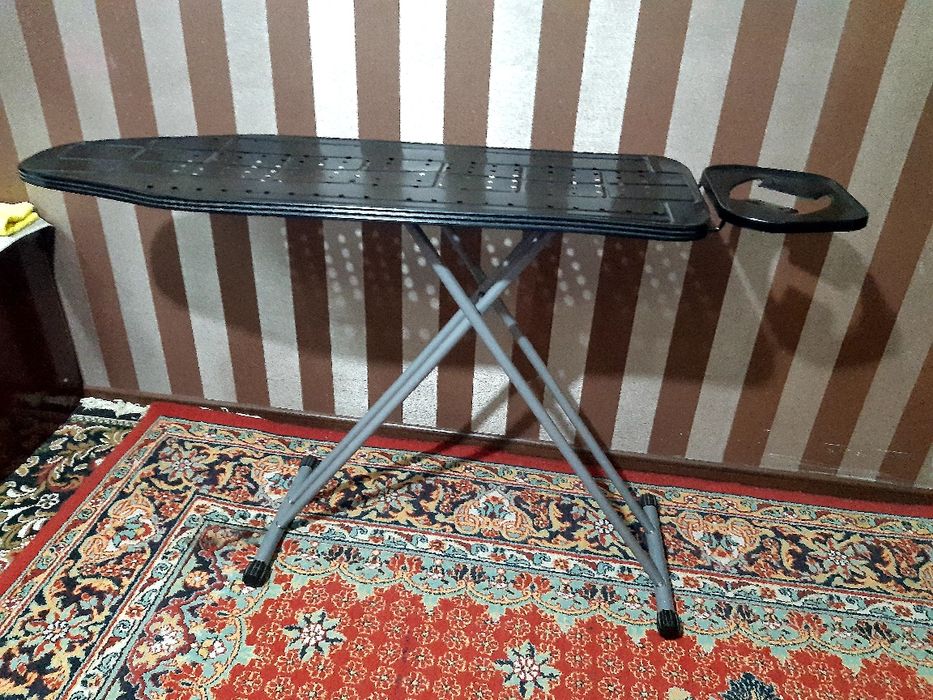 Srochni uttik stoli sotiladi