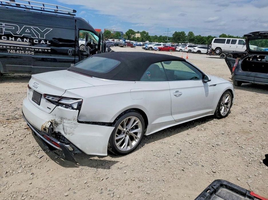 Audi A5 Cabrio Stare perfectă inafara faptului ca e bară avariată.