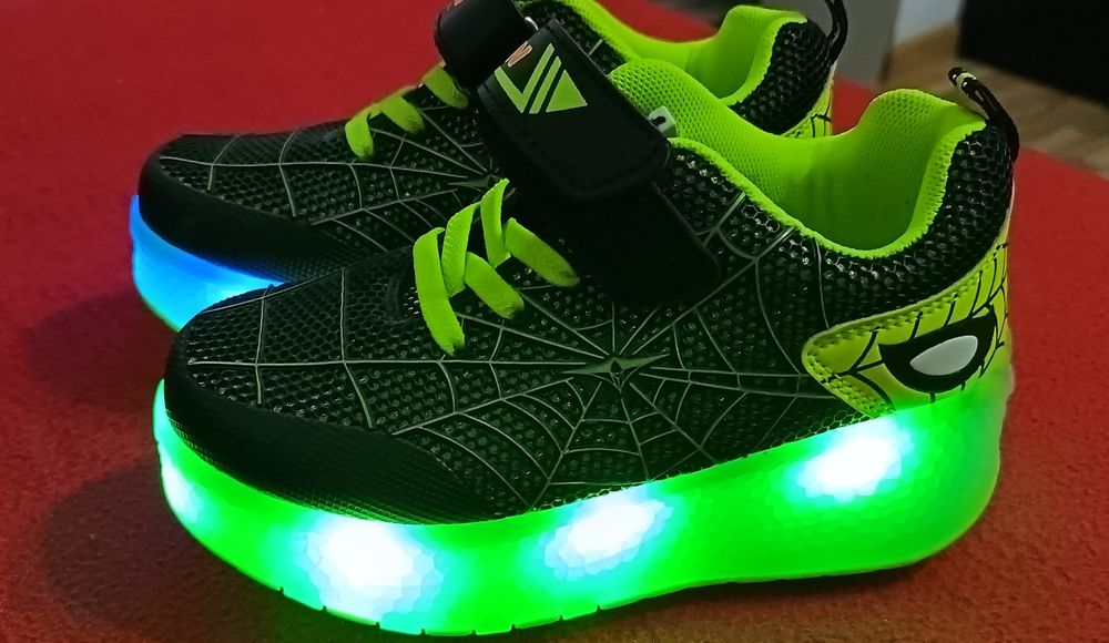 Adidași copii cu role și lumini led