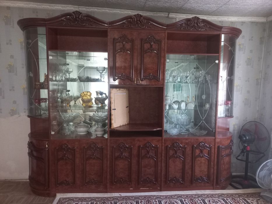 Стол стулья диван сервант общий 250000