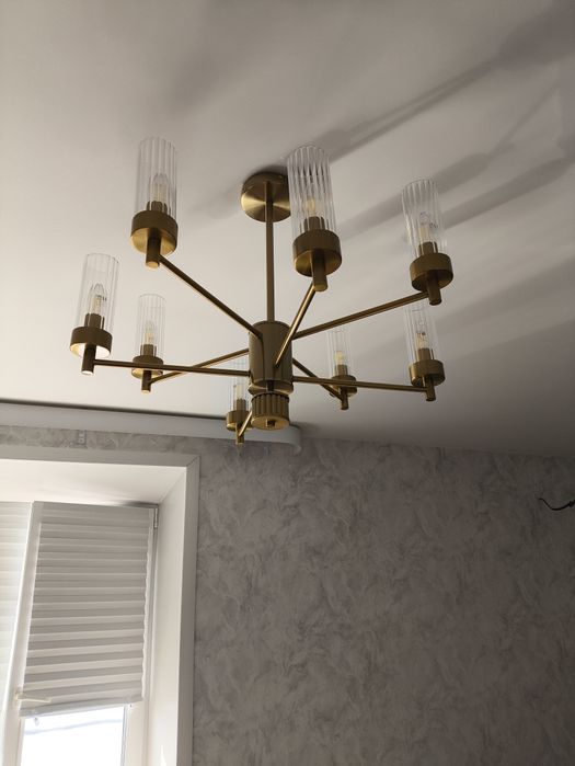 Продам люстру восьми рожковую