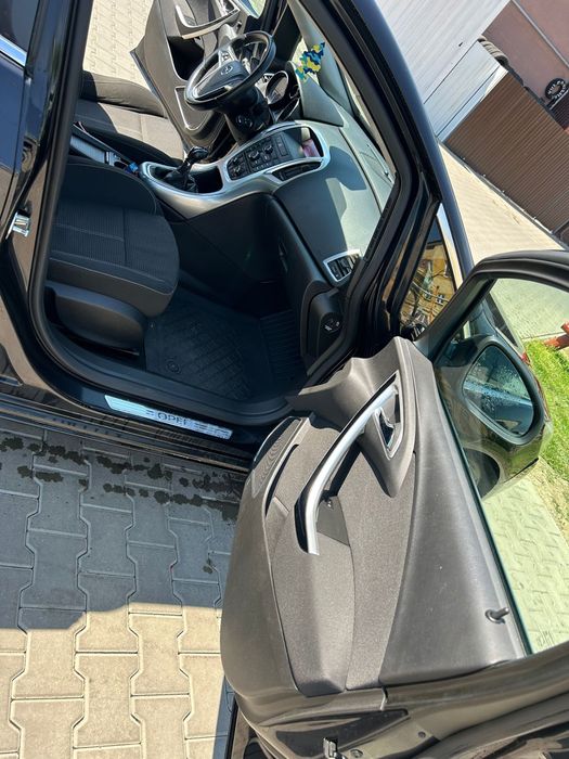 OPEL Astra 2011 — imagine 3